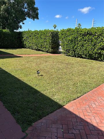 1560 NE 129th St, North Miami, FL 33161