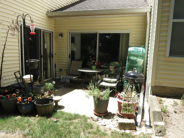 37 Aspen Avenue, Englishtown, NJ 07726