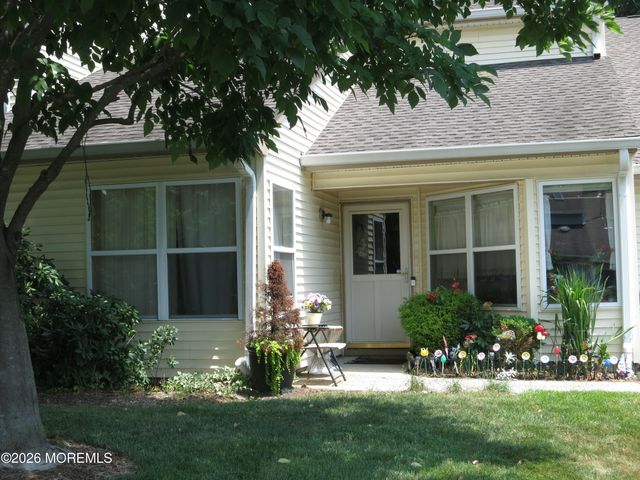 37 Aspen Avenue, Englishtown, NJ 07726