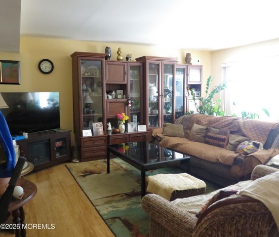 37 Aspen Avenue, Englishtown, NJ 07726
