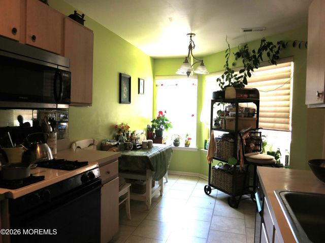 37 Aspen Avenue, Englishtown, NJ 07726