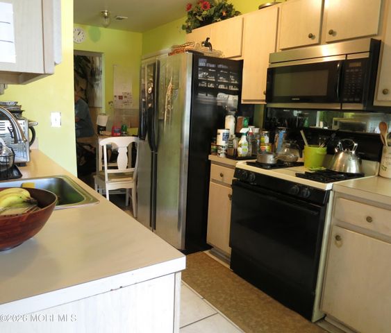 37 Aspen Avenue, Englishtown, NJ 07726