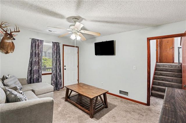 5315 NW 87th Street, Kansas City, MO 64154