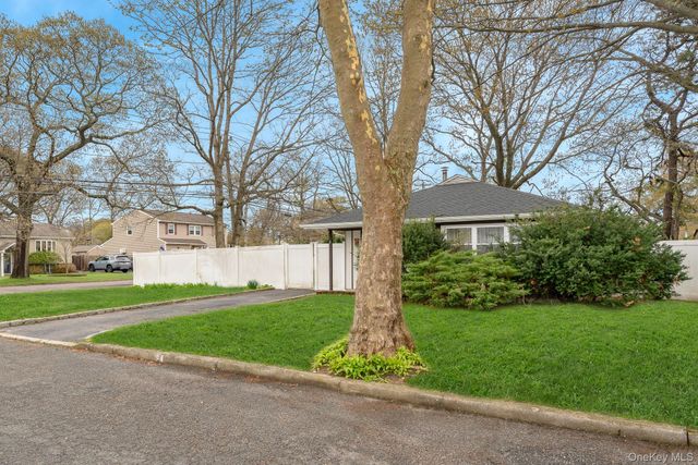 2 Arleen Avenue, Holbrook, NY 11741