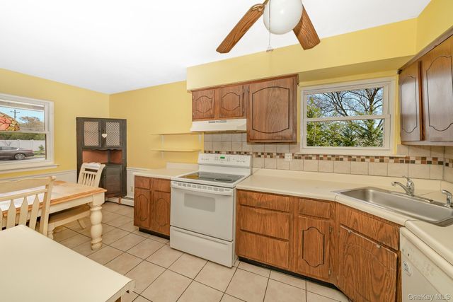 2 Arleen Avenue, Holbrook, NY 11741