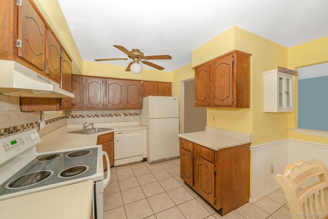 2 Arleen Avenue, Holbrook, NY 11741