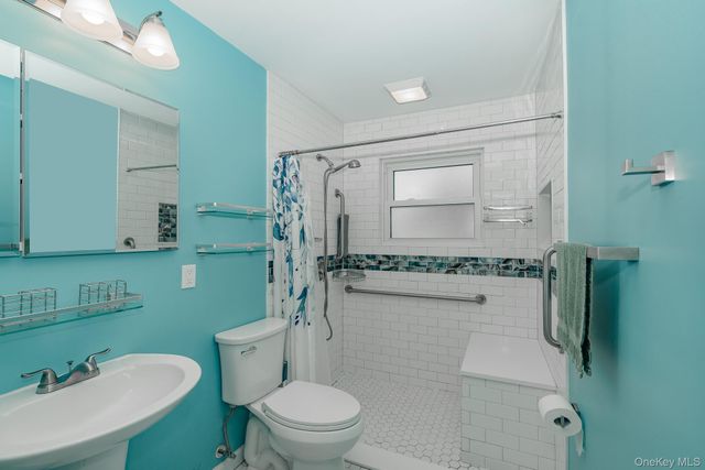 2 Arleen Avenue, Holbrook, NY 11741