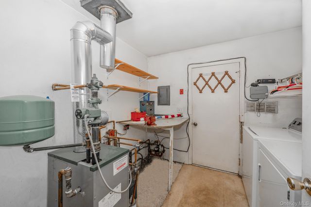 2 Arleen Avenue, Holbrook, NY 11741