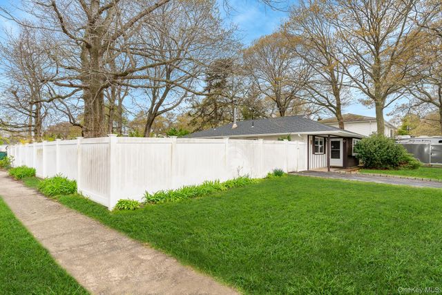 2 Arleen Avenue, Holbrook, NY 11741