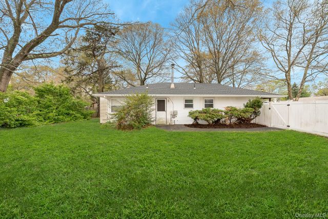 2 Arleen Avenue, Holbrook, NY 11741