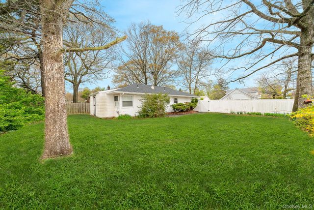 2 Arleen Avenue, Holbrook, NY 11741