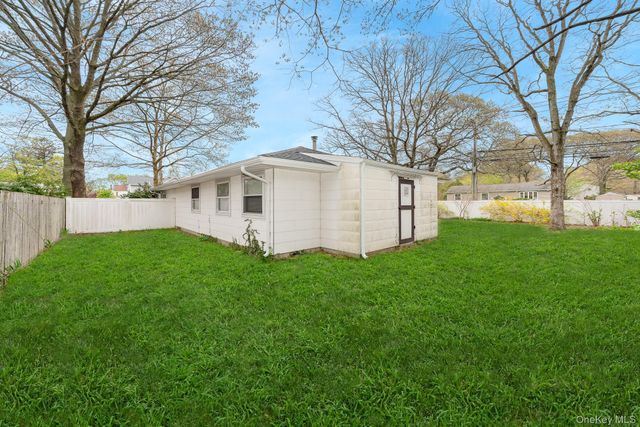 2 Arleen Avenue, Holbrook, NY 11741