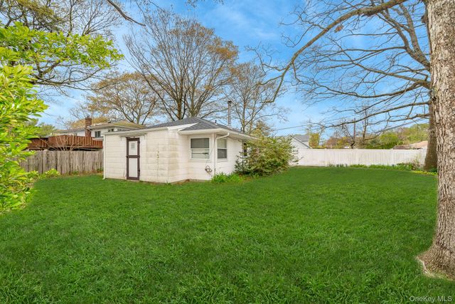 2 Arleen Avenue, Holbrook, NY 11741