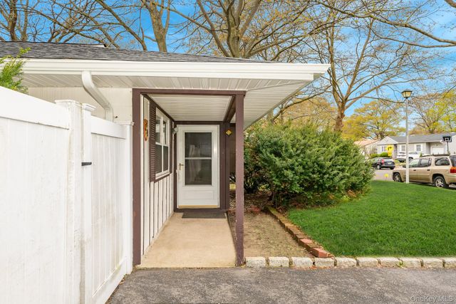 2 Arleen Avenue, Holbrook, NY 11741