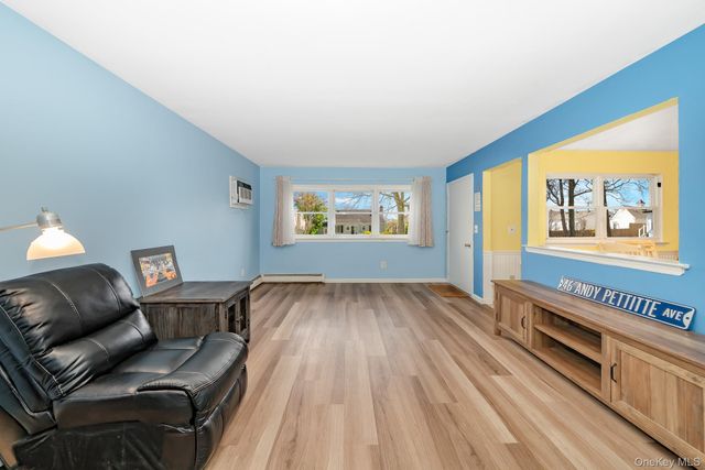 2 Arleen Avenue, Holbrook, NY 11741