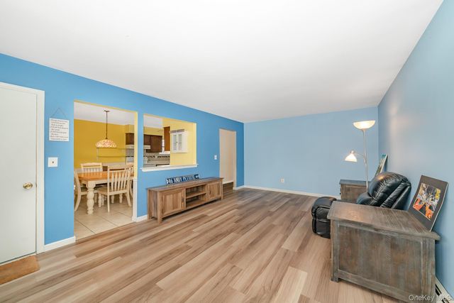 2 Arleen Avenue, Holbrook, NY 11741