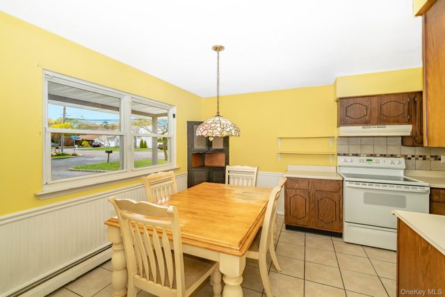 2 Arleen Avenue, Holbrook, NY 11741