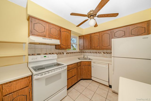 2 Arleen Avenue, Holbrook, NY 11741