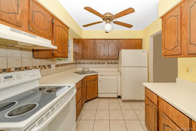 2 Arleen Avenue, Holbrook, NY 11741