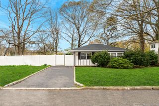 2 Arleen Avenue, Holbrook, NY 11741