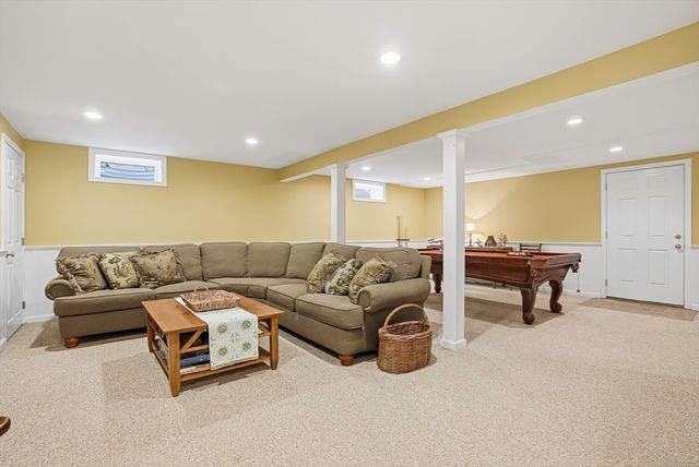 17 Alprilla Farm Road, Hopkinton, MA 01748