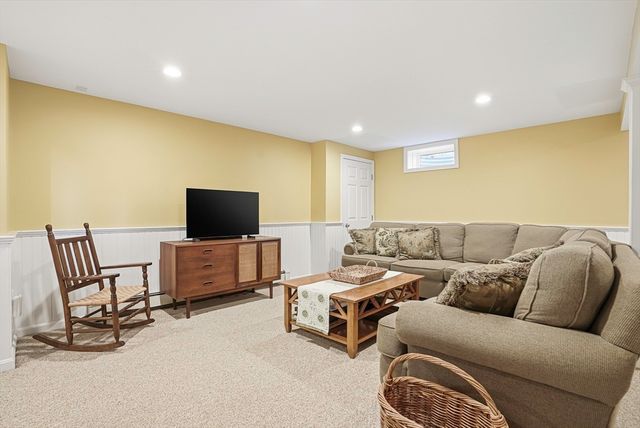 17 Alprilla Farm Road, Hopkinton, MA 01748