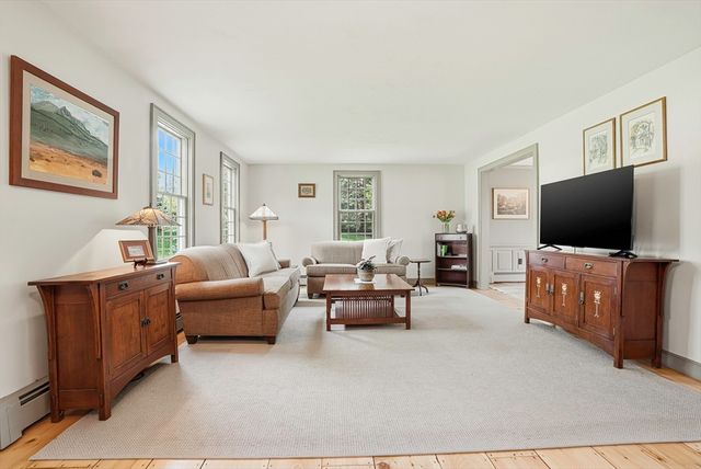 17 Alprilla Farm Road, Hopkinton, MA 01748