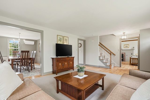 17 Alprilla Farm Road, Hopkinton, MA 01748