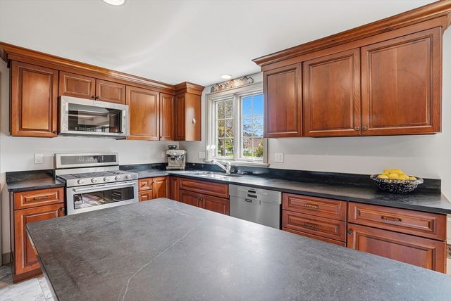 17 Alprilla Farm Road, Hopkinton, MA 01748
