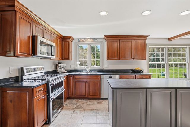 17 Alprilla Farm Road, Hopkinton, MA 01748