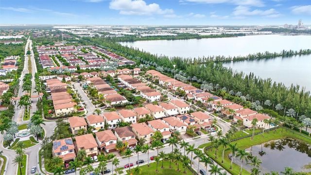 8870 NW 99th Path, Doral, FL 33178