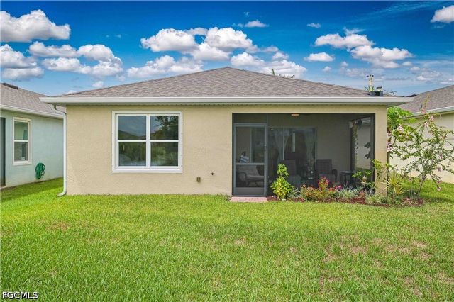 8817 Swell Brooks CT, North Fort Myers, FL 33917