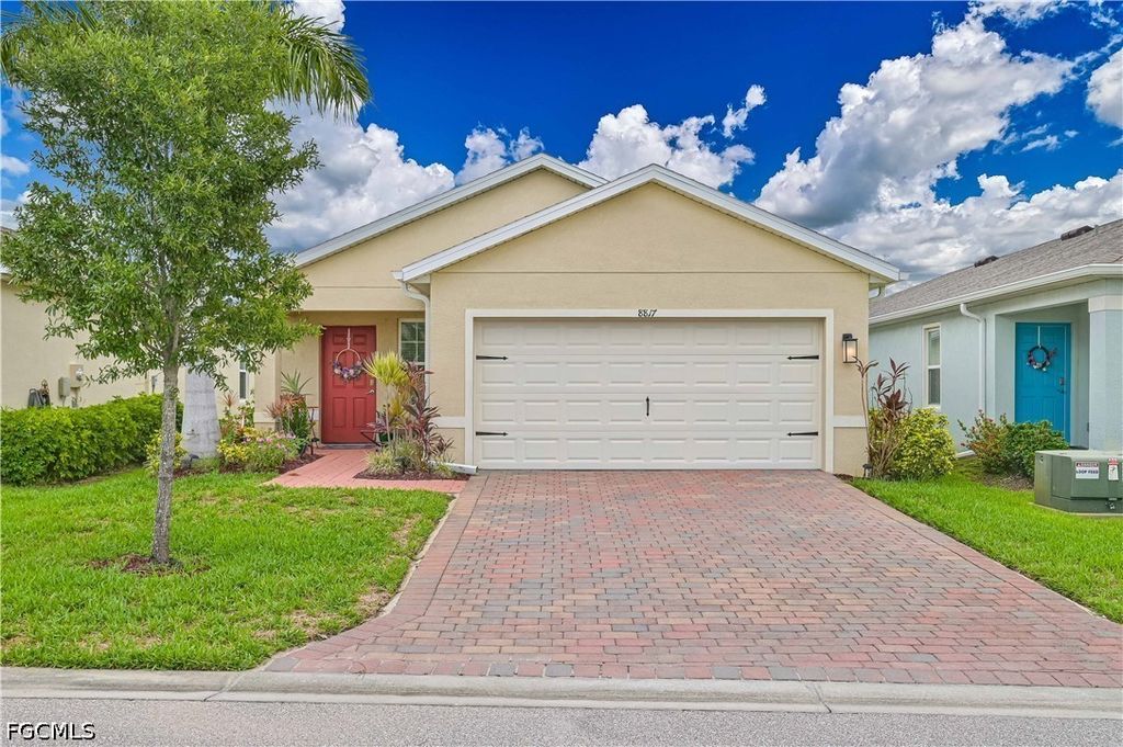 8817 Swell Brooks CT, North Fort Myers, FL 33917