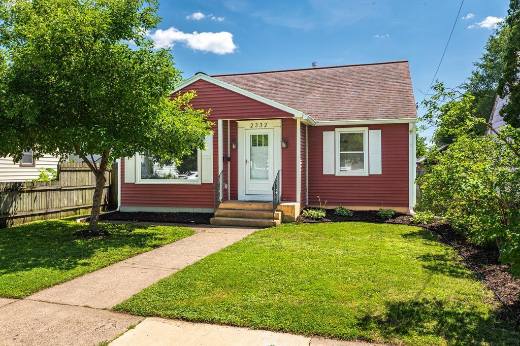 2332 Ferry STREET, La Crosse, WI 54601