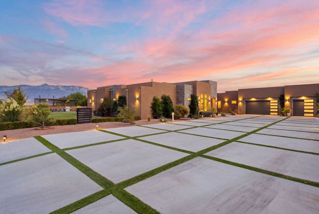 95 Todos Juntos Road, Corrales, NM 87048