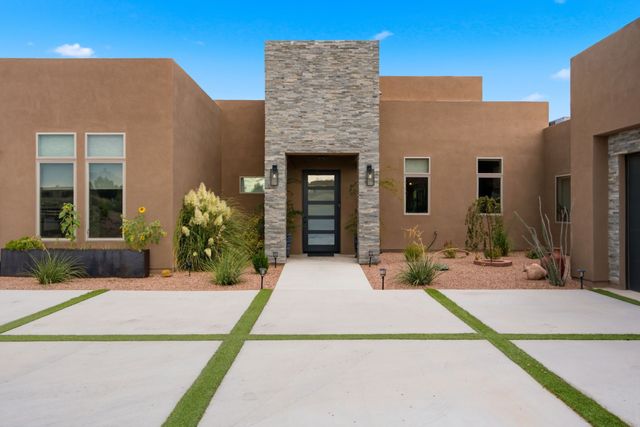 95 Todos Juntos Road, Corrales, NM 87048