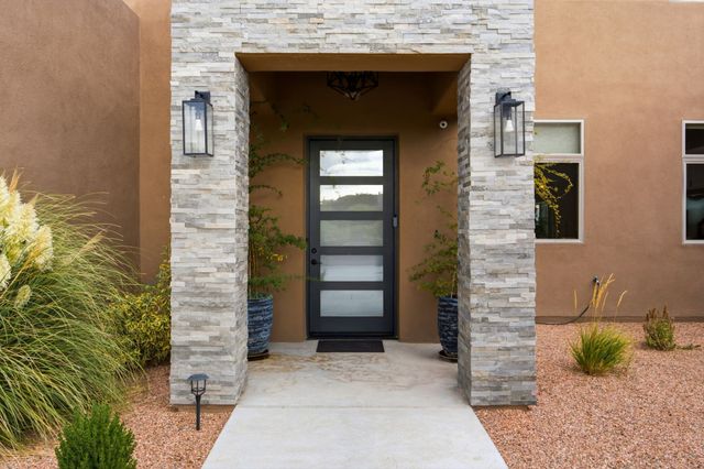 95 Todos Juntos Road, Corrales, NM 87048