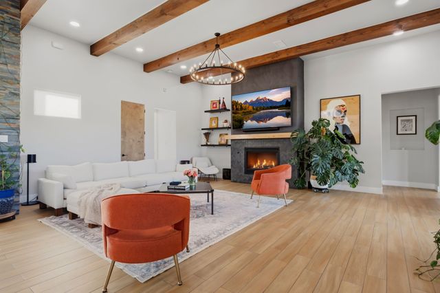 95 Todos Juntos Road, Corrales, NM 87048