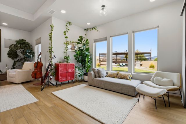 95 Todos Juntos Road, Corrales, NM 87048