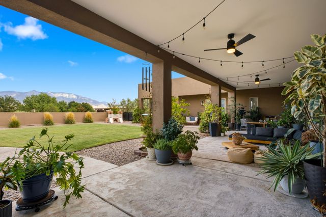 95 Todos Juntos Road, Corrales, NM 87048