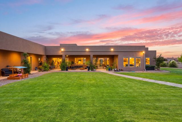 95 Todos Juntos Road, Corrales, NM 87048