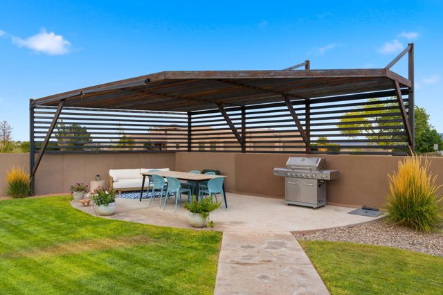 95 Todos Juntos Road, Corrales, NM 87048