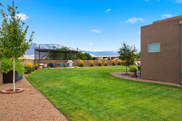 95 Todos Juntos Road, Corrales, NM 87048