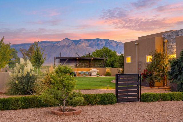 95 Todos Juntos Road, Corrales, NM 87048