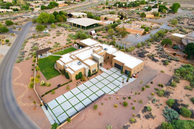95 Todos Juntos Road, Corrales, NM 87048
