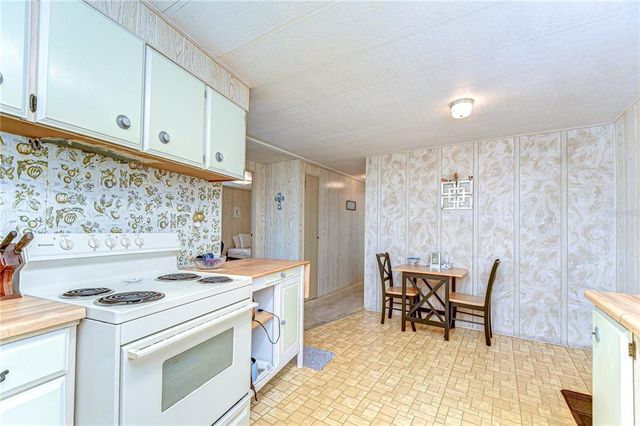 34834 CARL AVENUE, Zephyrhills, FL 33541