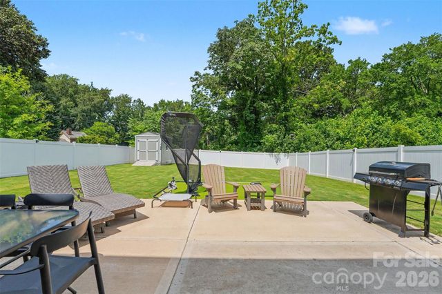 2007 Karen Woods Lane, Charlotte, NC 28216