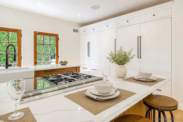 268 S Arden Blvd., Los Angeles, CA 90004