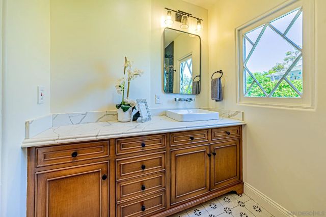 268 S Arden Blvd., Los Angeles, CA 90004