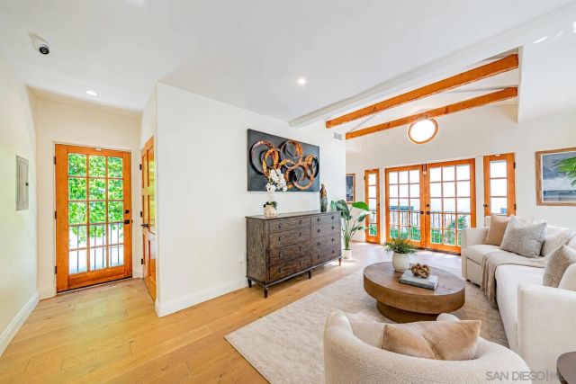 268 S Arden Blvd., Los Angeles, CA 90004